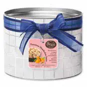 Klasszikus panettone kandírozott gyümölcsökkel és mandulával, cukormázzal